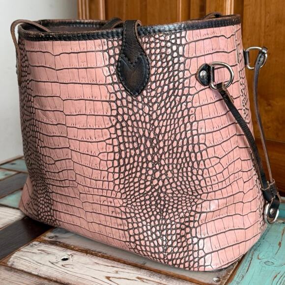 Freebird Mara Pink Croco embossed leather large tote bag distressed RARE - Picture 6 of 16